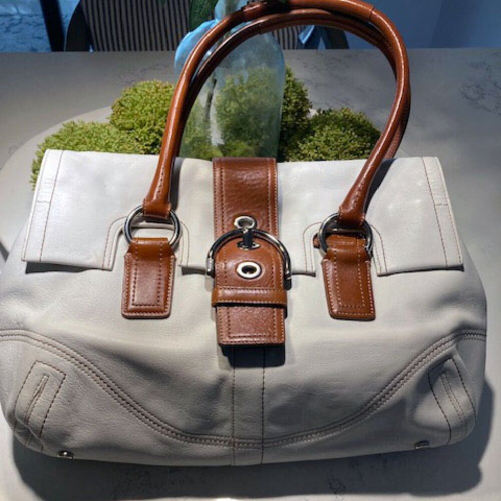 Coach Hamptons Handbag F08A11